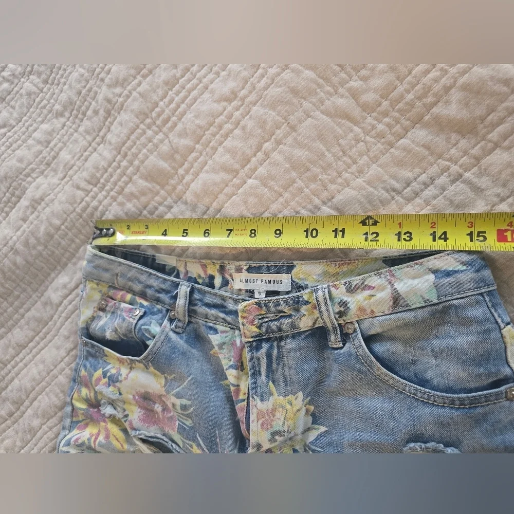 Almost Famous Floral Distressed Jean Shorts - Picture 4 of 4